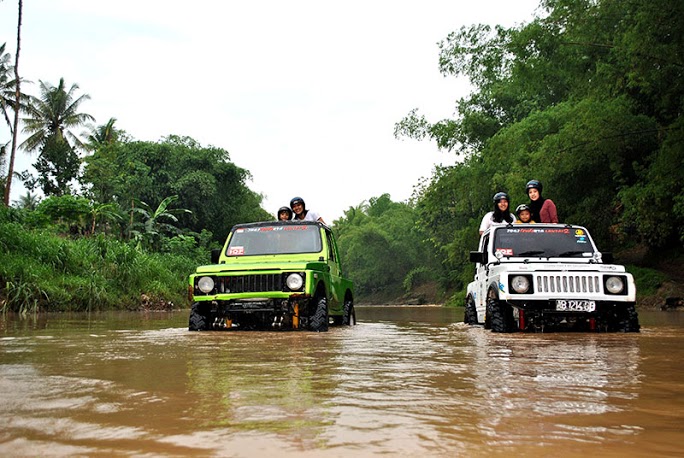 Wisata Jeep Offroad Goa Pindul — 15 KM Rute Karst Gunungkidul