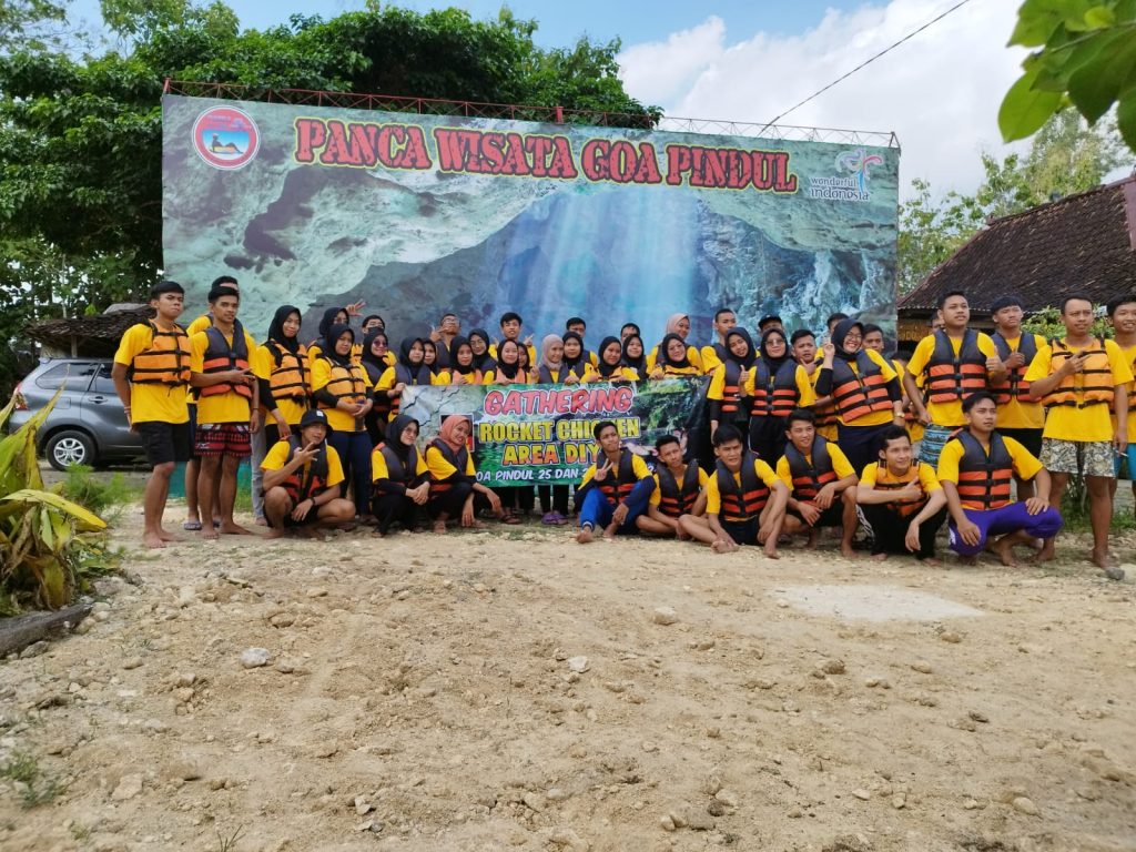 Peserta outbound team building di Goa Pindul