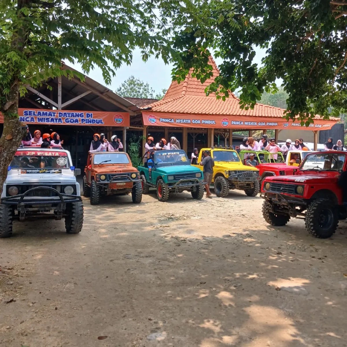 Rombongan wisata dari Jepara ke Goa Pindul