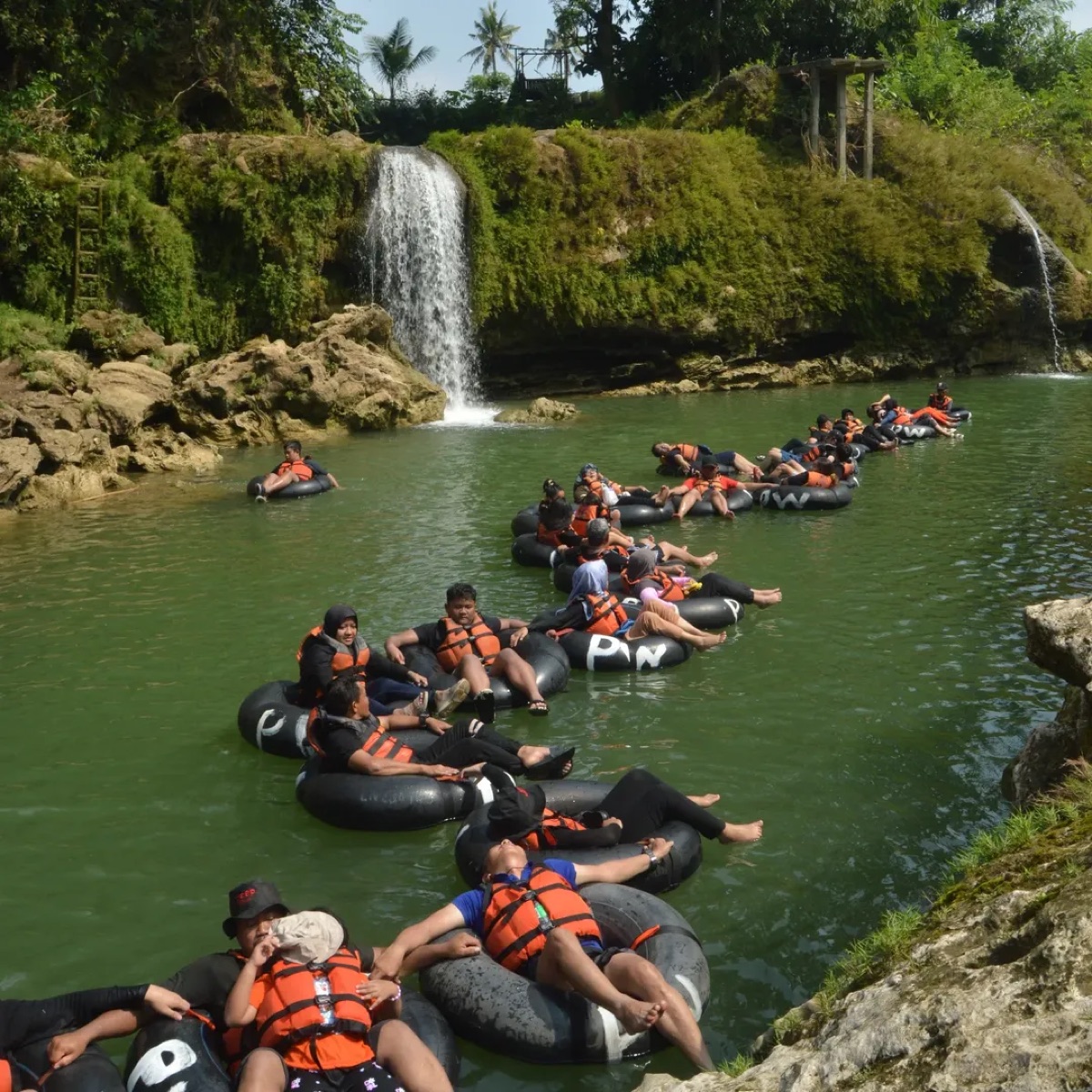 Wisata Jogja cave tubing Goa Pindul